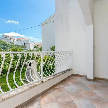 Okrug Gornji 9693a Apartamento